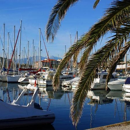 Voilier A Quai Au Calme Hotel Canet-en-Roussillon Exterior photo